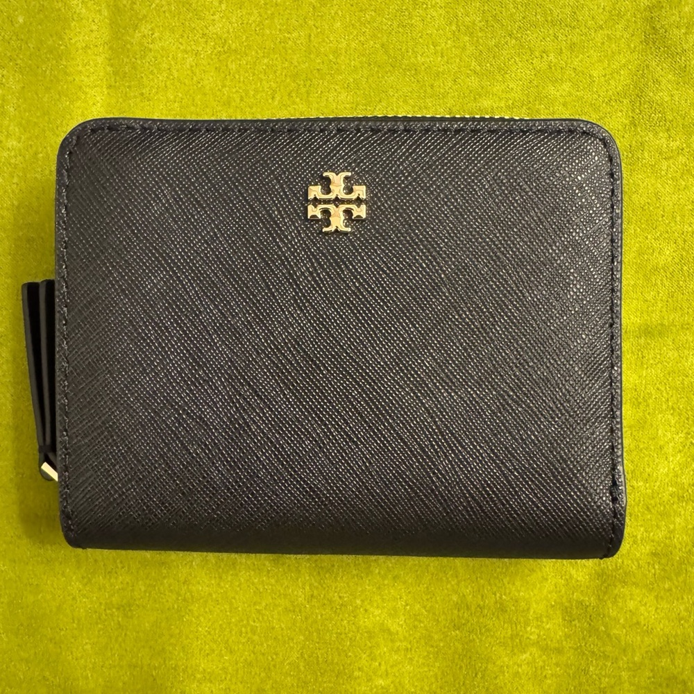 Tory Burch Emerson Mini Wallet in Black, Saffiano leather.